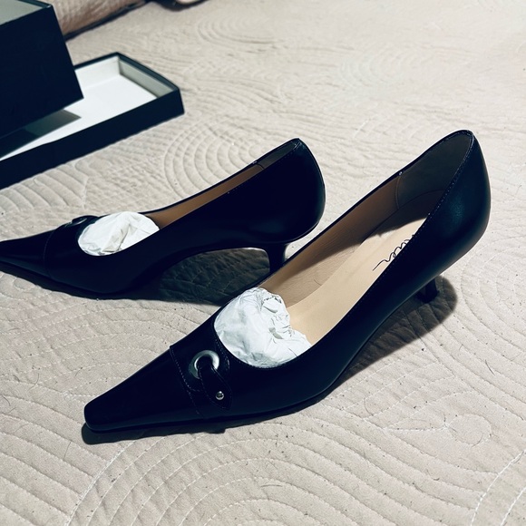 7.5N black Entier Classiques pumps. - Picture 3 of 5